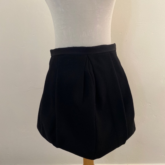 BCBGMAXAZRIA Runway Black Wool bubble skirt size 4 - Picture 2 of 4